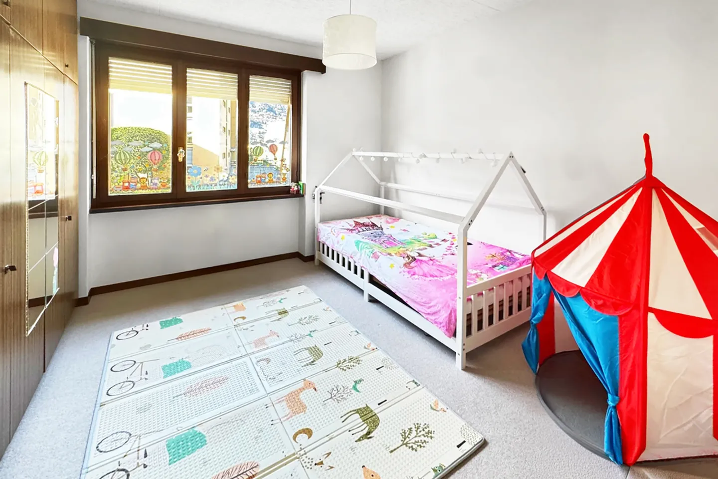Two-family house with R4 plot in the center - Photo 4 of 13