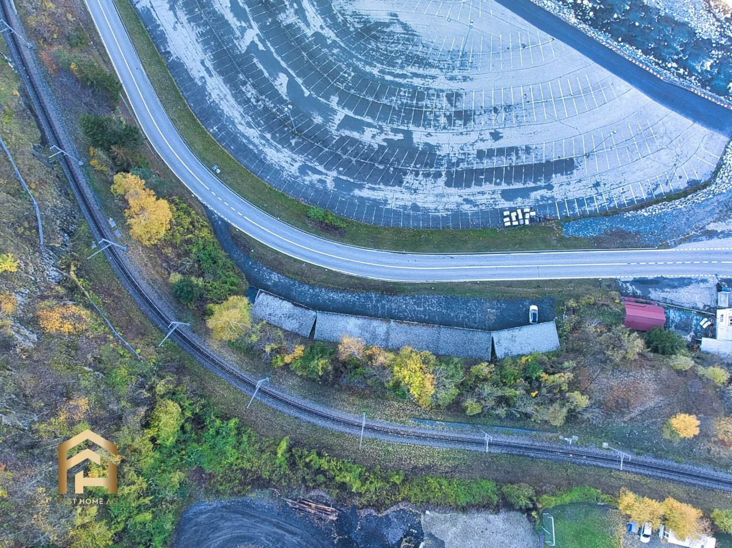 Practical garage box in the best location above the Betten valley station - Photo 9 of 13