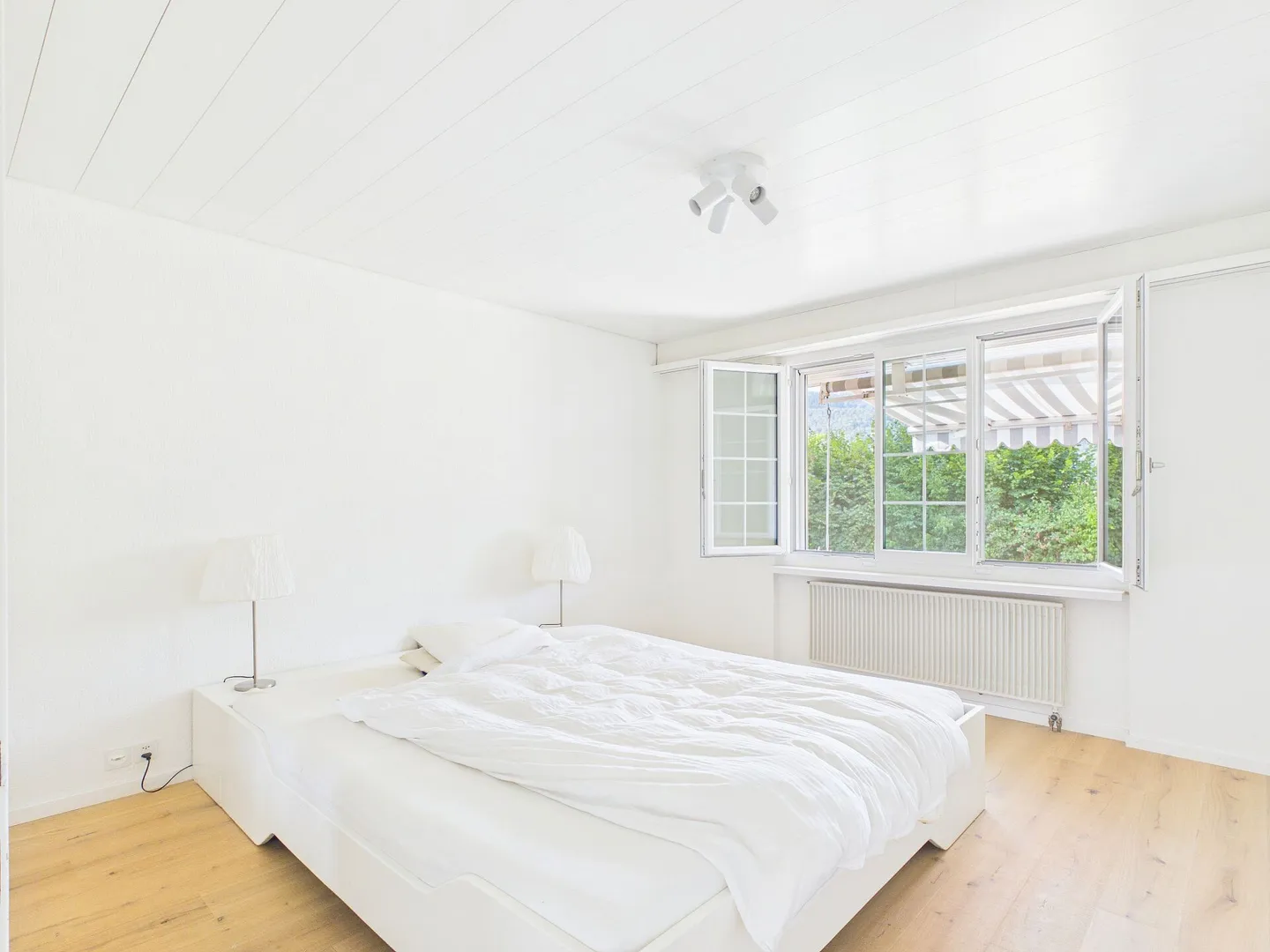 Detached single-family house with winter garden, fireplace, and sauna in a quiet location - Photo 5 of 13