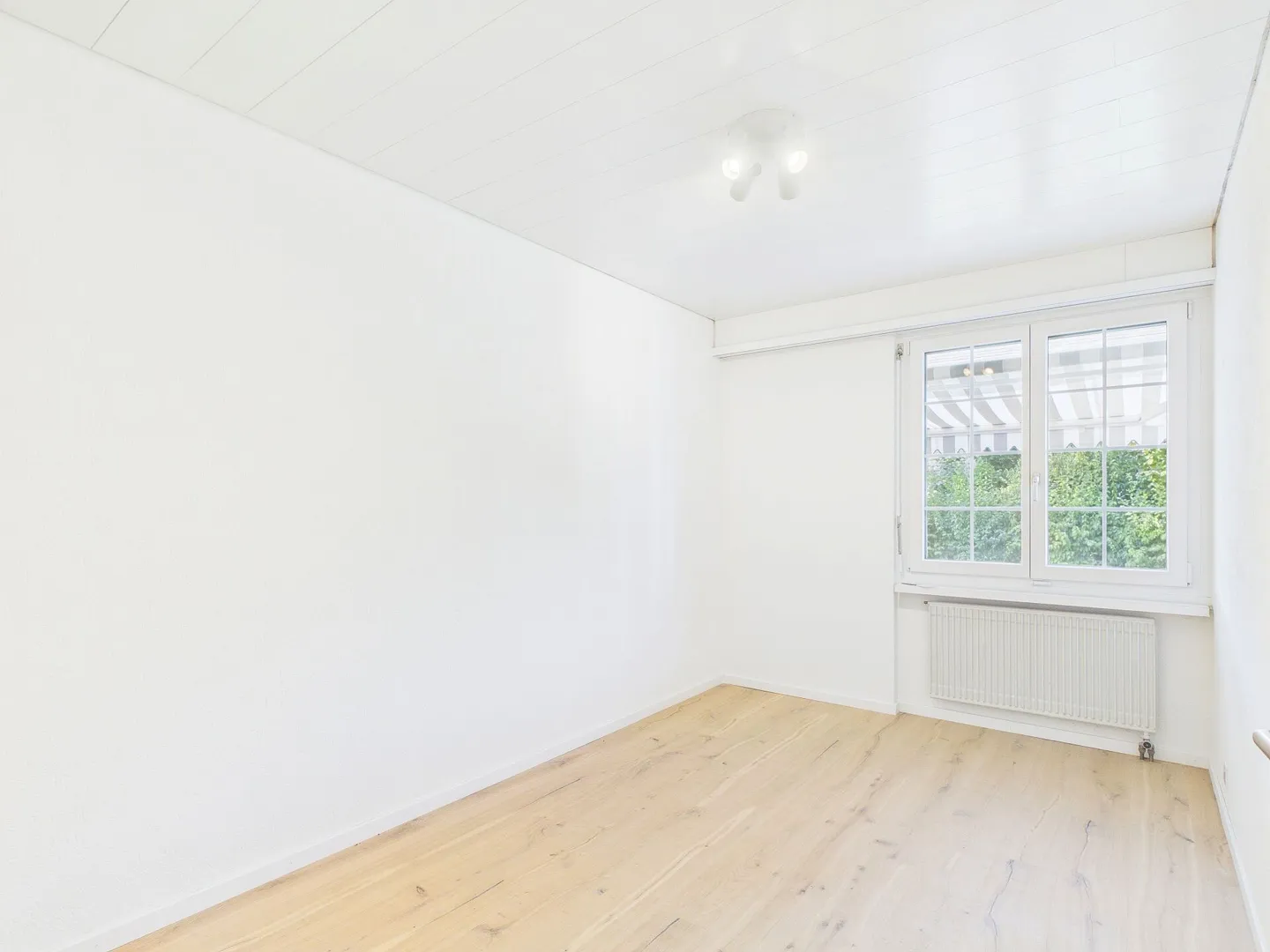 Detached single-family house with winter garden, fireplace, and sauna in a quiet location - Photo 7 of 13