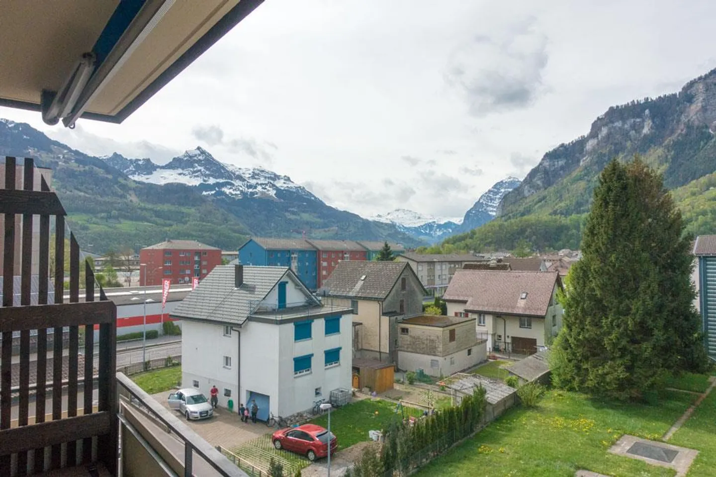 Vivere a buon mercato con vista sulle montagne di Glaris - Foto 5 di 12