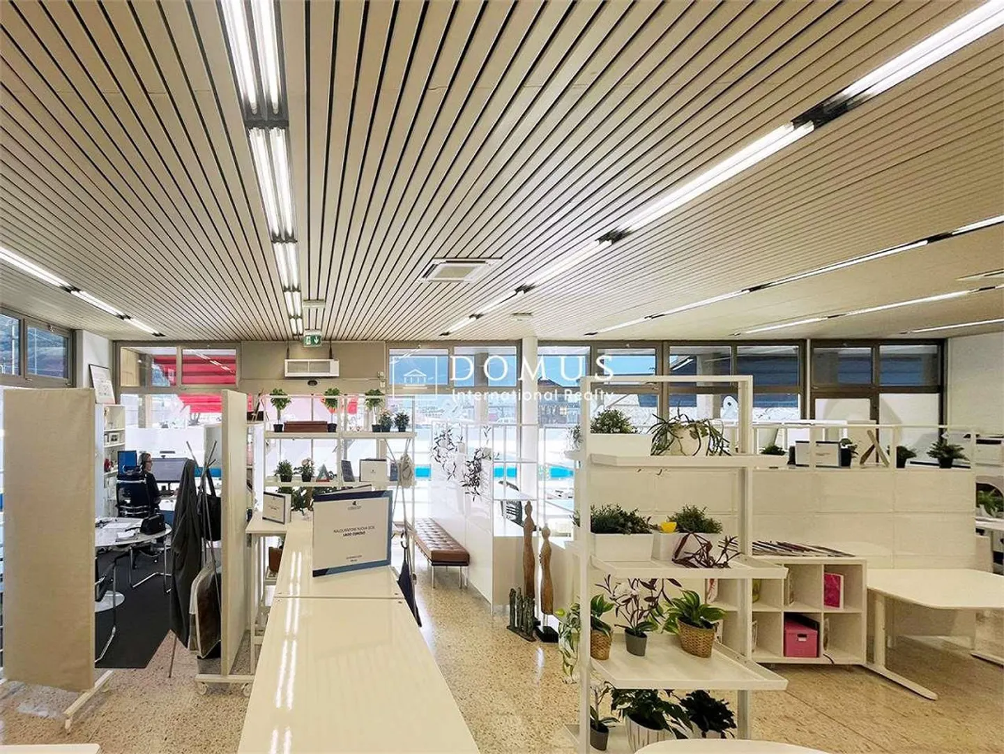 Open space with windows in a high traffic area - Photo 3 of 8