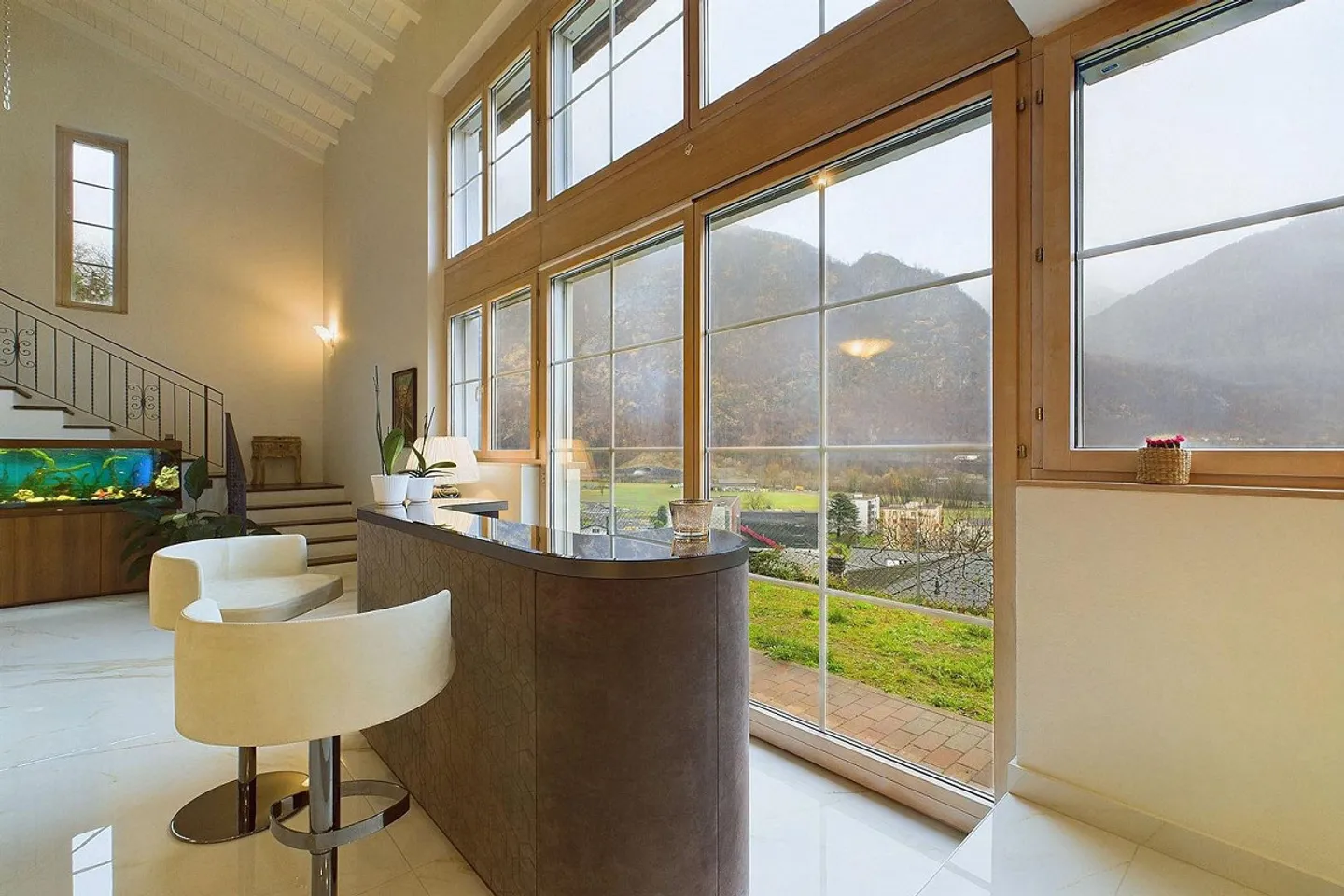 Villa da sogno con vista aperta a Roveredo, GR | Traumhafte Villa mit Panoramablick in Roveredo, GR - Foto 9 von 13