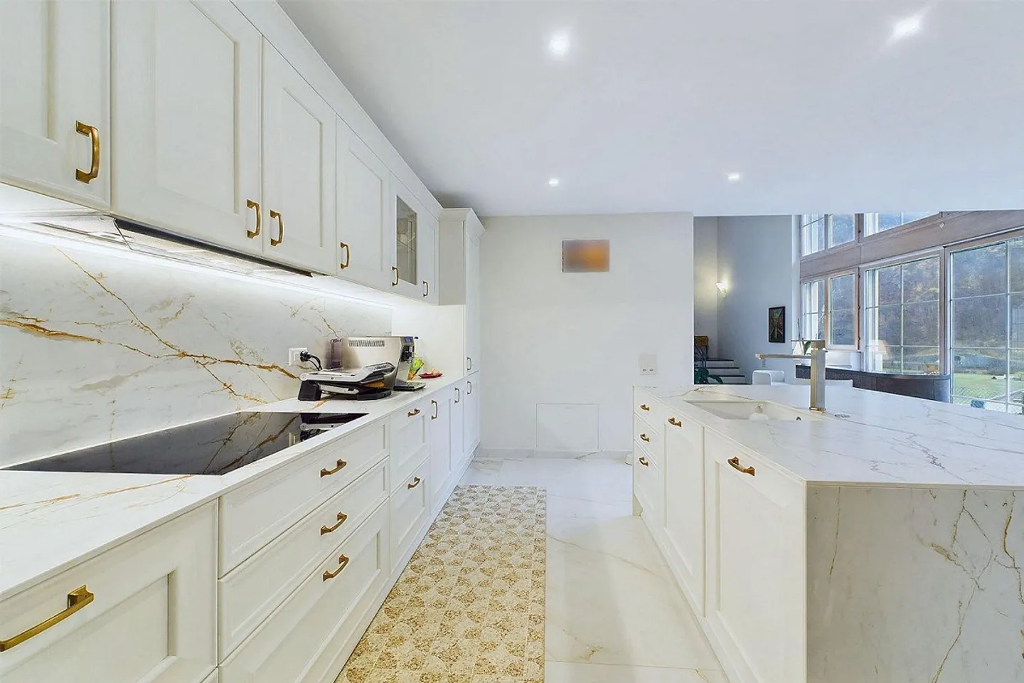 Villa da sogno con vista aperta a Roveredo, GR | Traumhafte Villa mit Panoramablick in Roveredo, GR - Foto 10 von 13