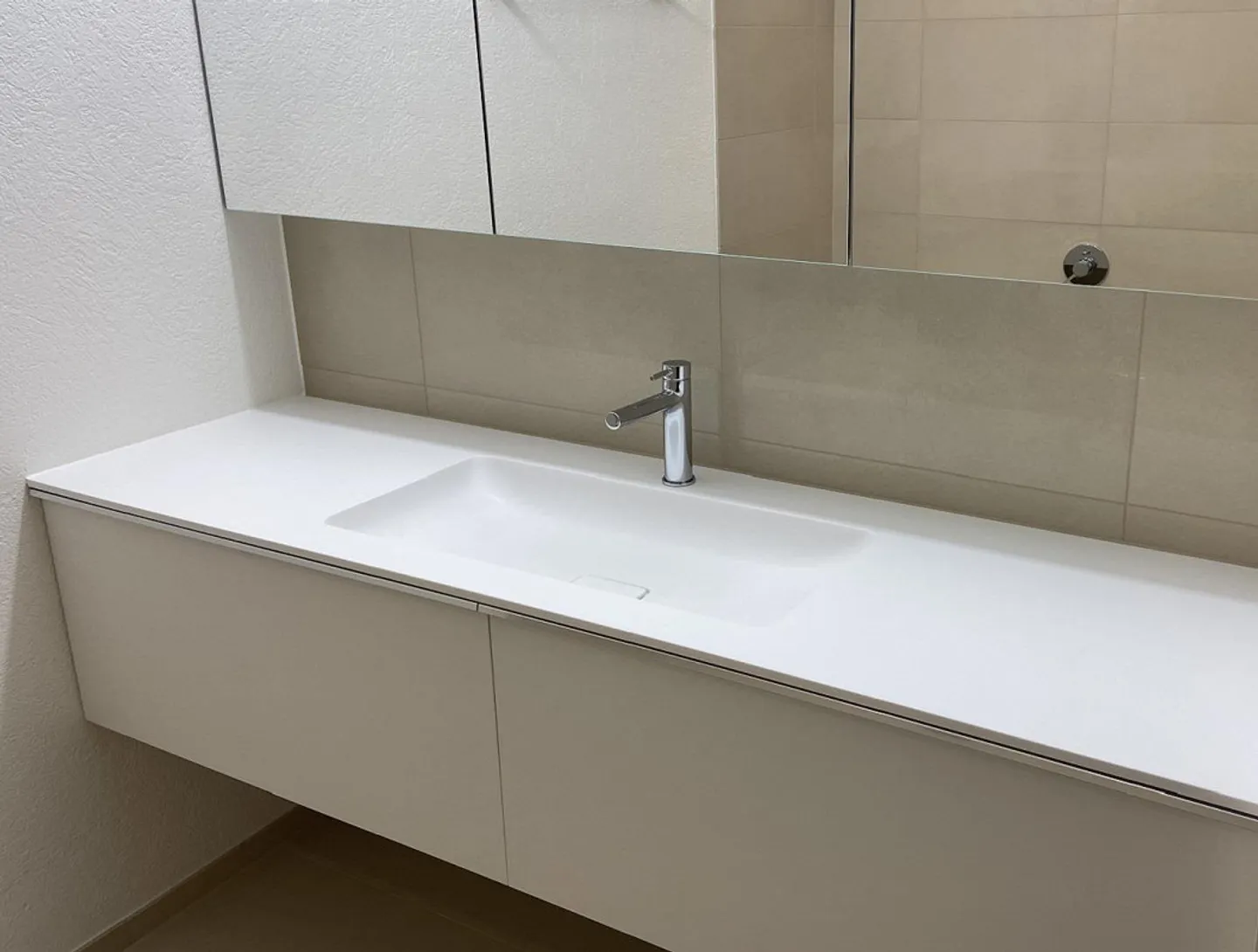 Modern 3.5 Room New Apartment in the Heart of Ennetbürgen - Photo 4 of 5