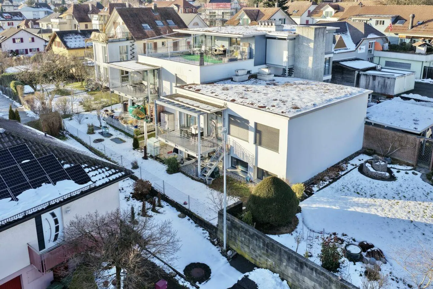 GROSSZÜGIGE 3.5-ZIMMERWOHNUNG IM OG MIT BALKON & GARTENANTEIL - Foto 1 von 6