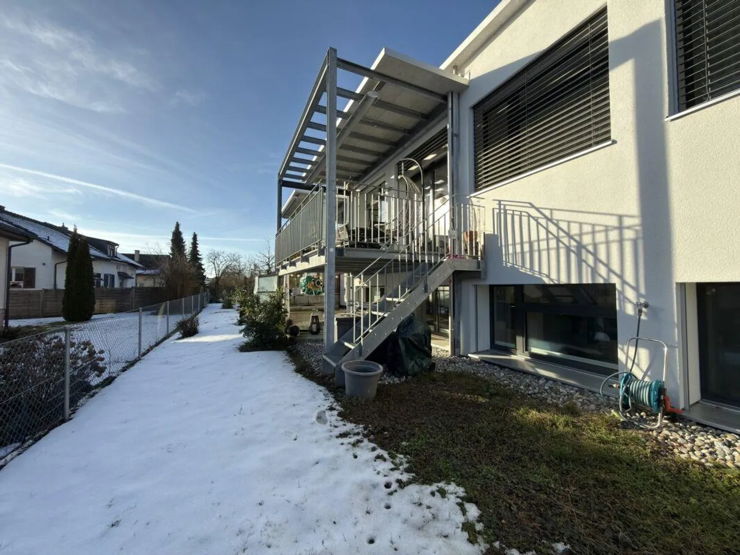 GROSSZÜGIGE 3.5-ZIMMERWOHNUNG IM OG MIT BALKON & GARTENANTEIL - Foto 2 von 6