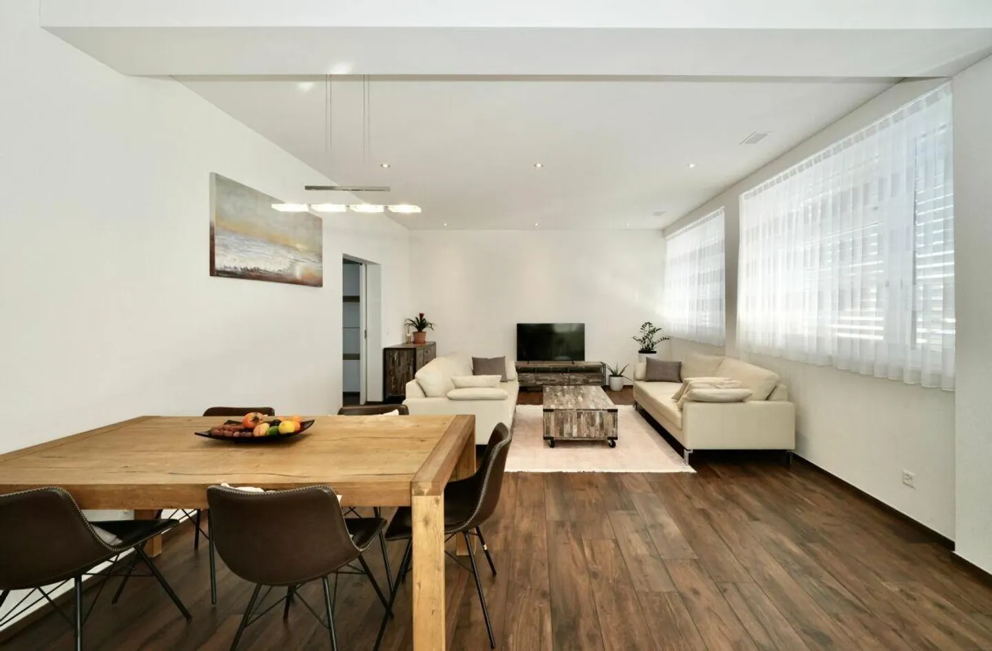 GROSSZÜGIGE 3.5-ZIMMERWOHNUNG IM OG MIT BALKON & GARTENANTEIL - Foto 3 von 6