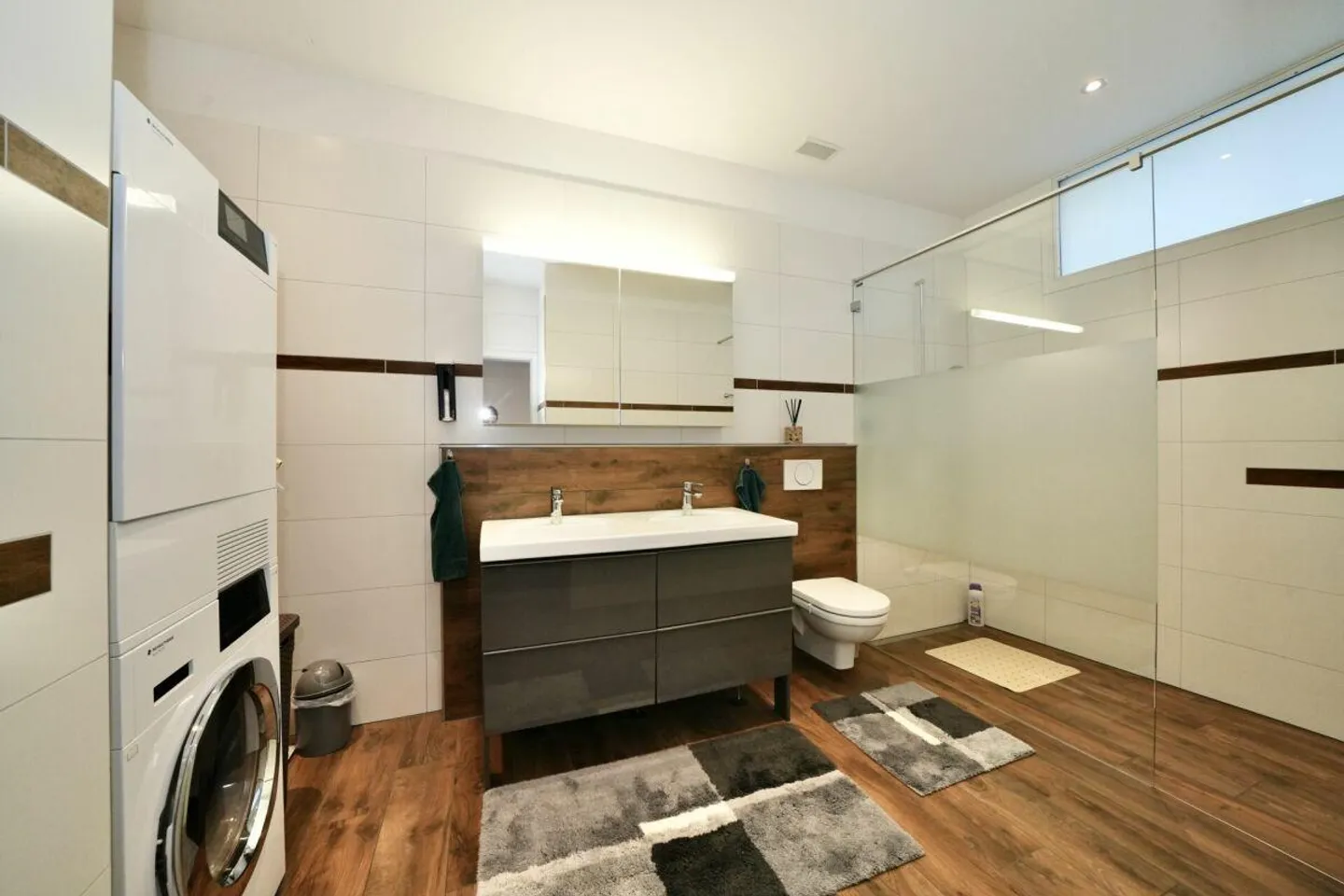 GROSSZÜGIGE 3.5-ZIMMERWOHNUNG IM OG MIT BALKON & GARTENANTEIL - Foto 6 von 6