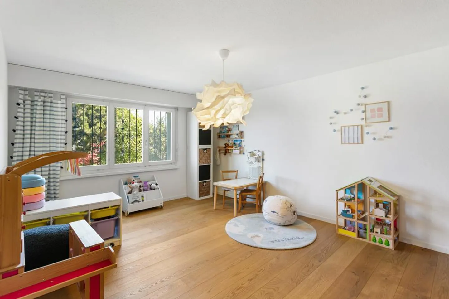 Maison familiale proche de la ville avec grand jardin - Photo 6 sur 10