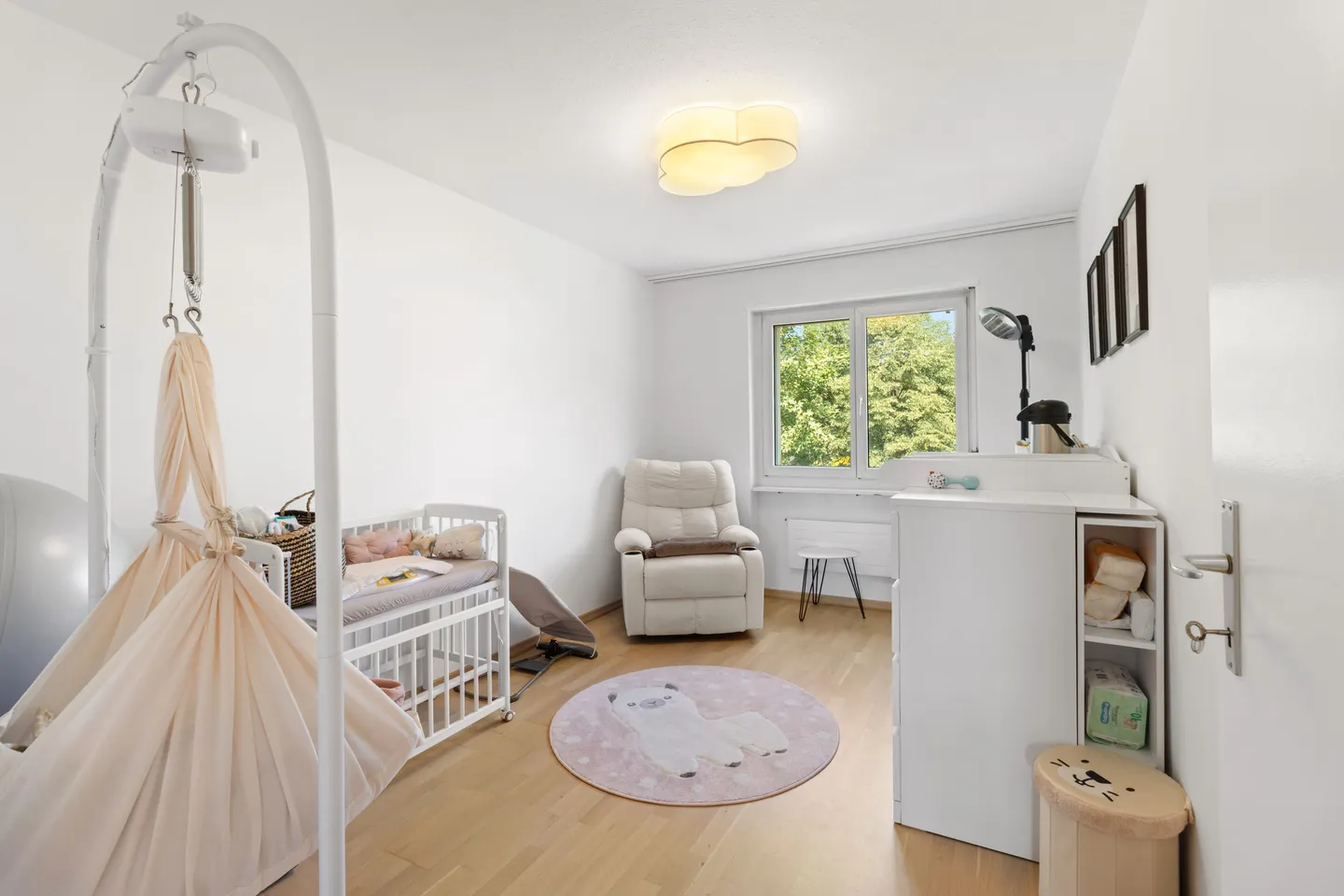 Helle 4.5-Zimmer-Wohnung mit Balkon in Beringen kaufen - Foto 2 von 10