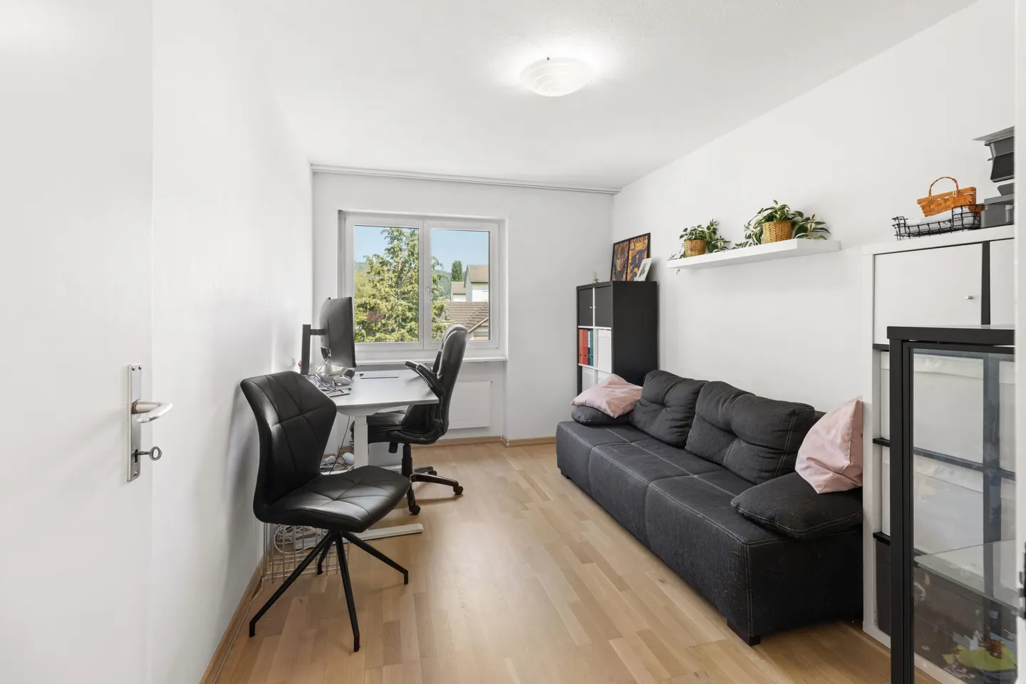 Helle 4.5-Zimmer-Wohnung mit Balkon in Beringen kaufen - Foto 3 von 10