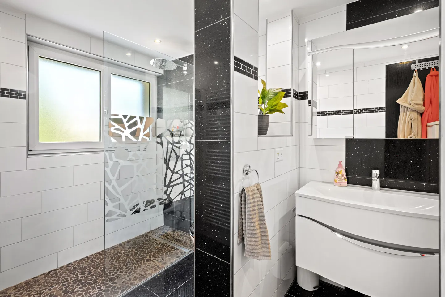 Helle 4.5-Zimmer-Wohnung mit Balkon in Beringen kaufen - Foto 8 von 10