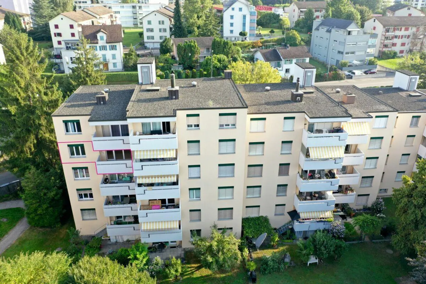 3.5-Room Apartment in a Central Location - Photo 1 of 6