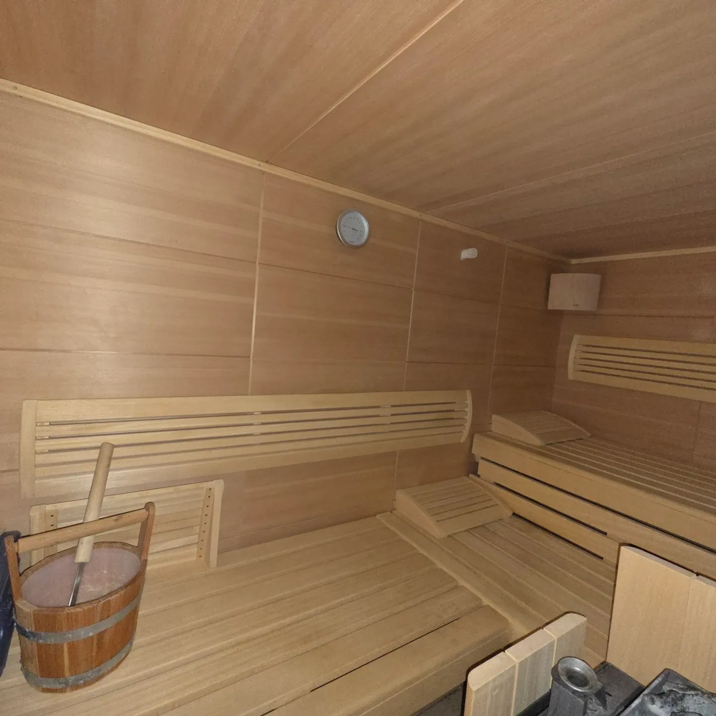 ALPINE LIFESTYLE - LESS THAN A MILLION - RARE CHALET - FOREIGNERS WELCOME - Photo 6 of 8