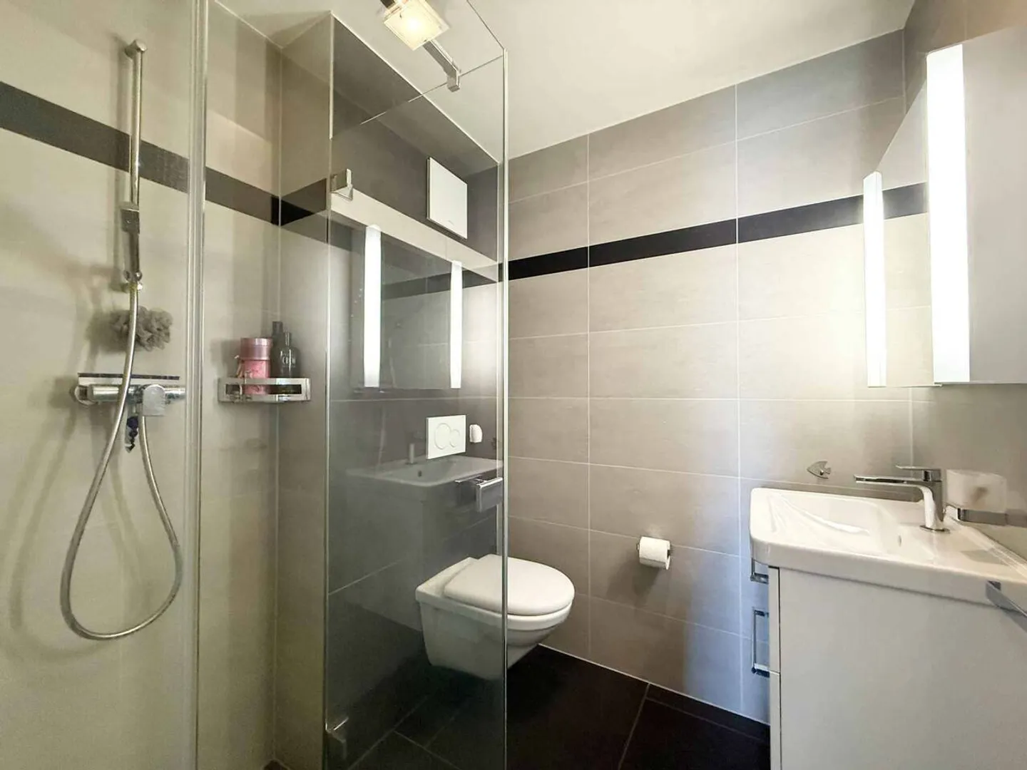 Longirod - Helle 3,5-Zimmer-Wohnung in einem renovierten Bauernhaus - Foto 9 von 9