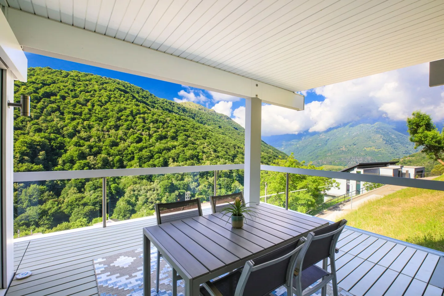 Luce, Privacy e Architettura Contemporanea a Medeglia - Foto 1 di 12