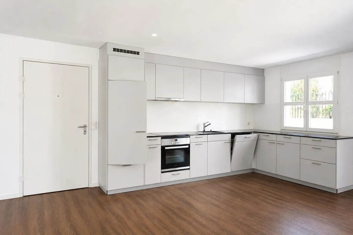 Bright 4.5 room apartment in a quiet residential area - Photo 2 of 7