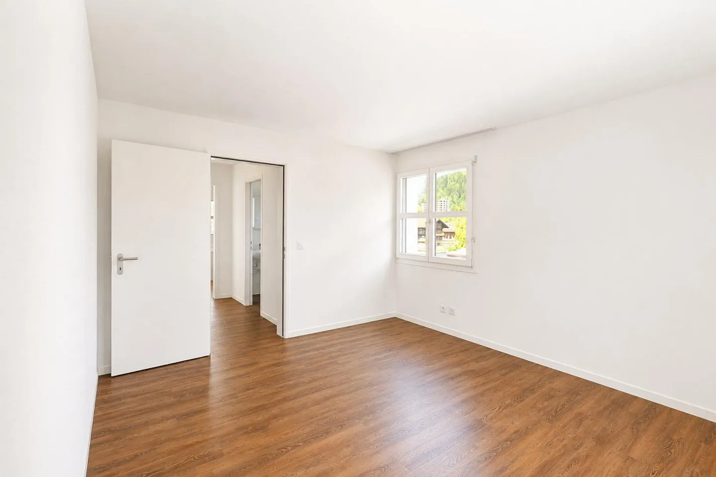Bright 4.5 room apartment in a quiet residential area - Photo 3 of 7