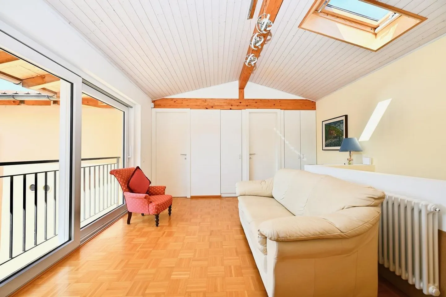 Elegant Detached House - Photo 9 of 19