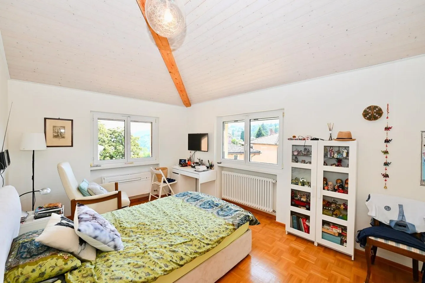 Elegant Detached House - Photo 13 of 19