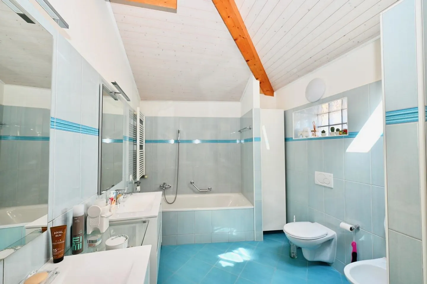 Elegant Detached House - Photo 14 of 19