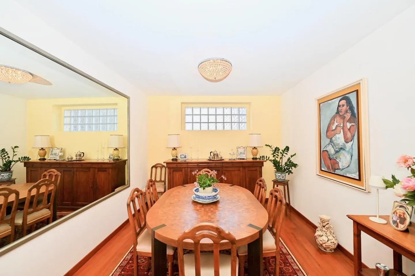 Elegant Detached House - Photo 15 of 19
