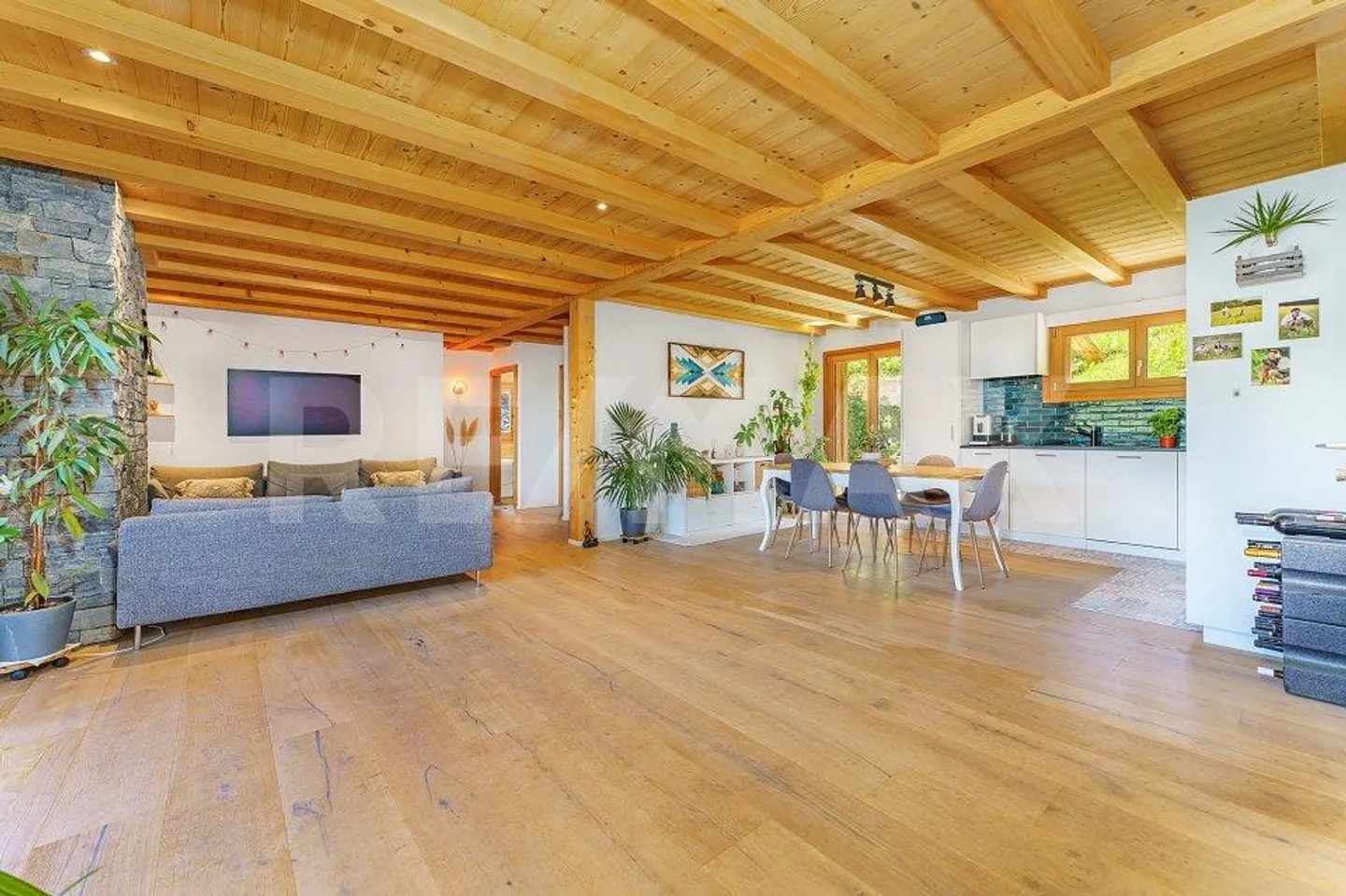 A 4.5-room apartment where the interior extends naturally... - Photo 3 of 13