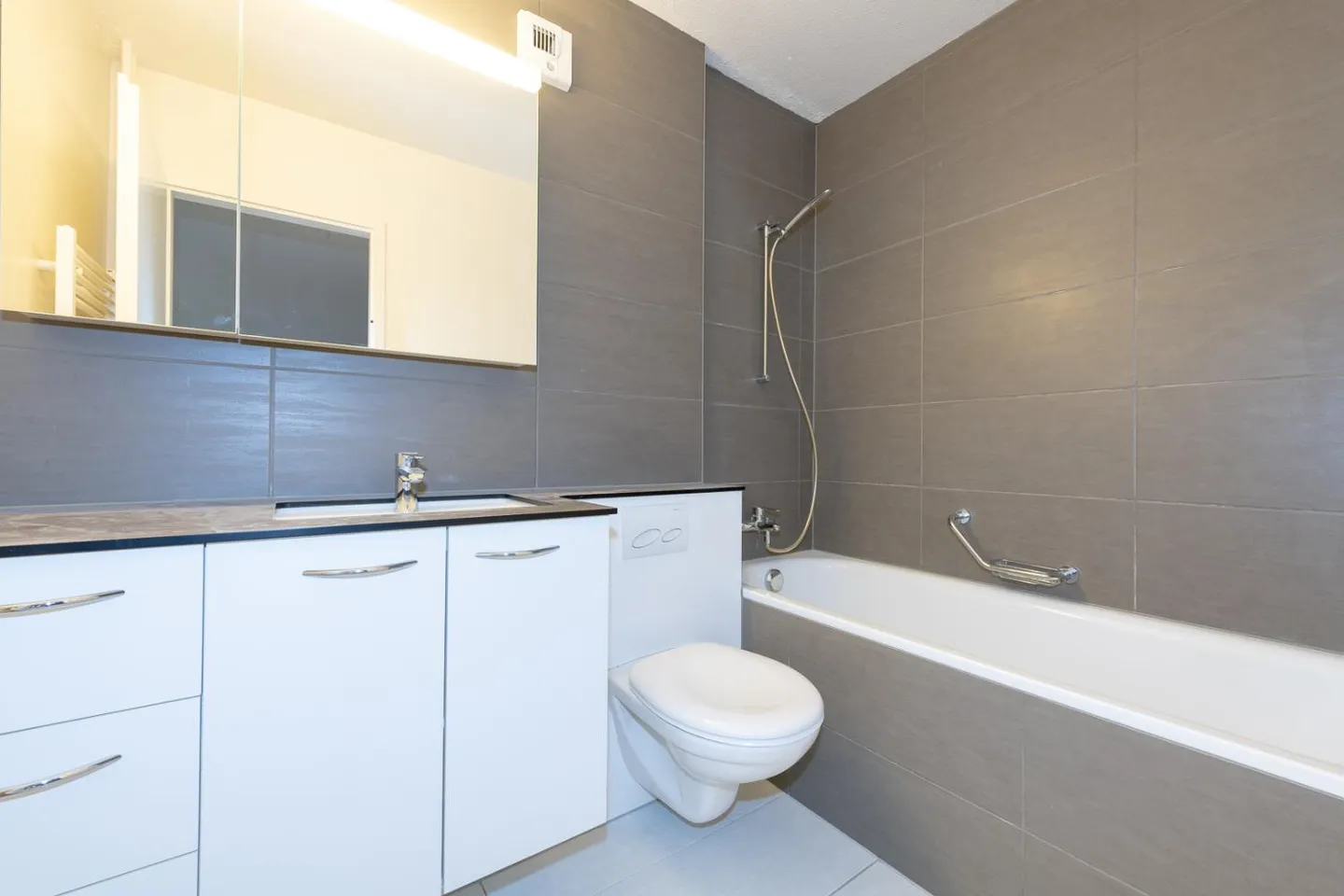 Rental with free deposit - Photo 3 of 6