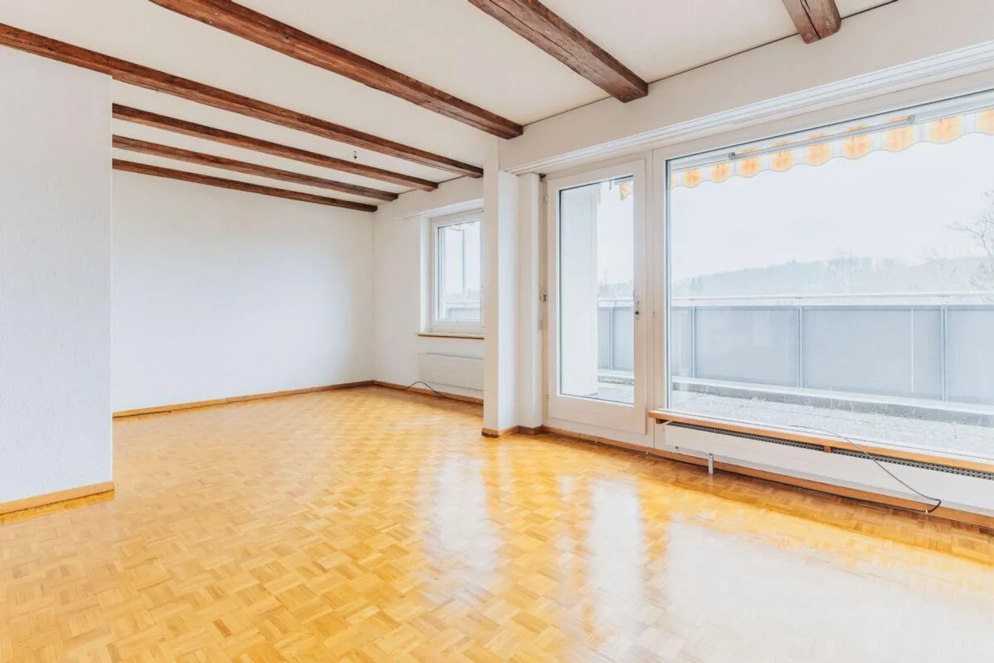 5.5 Room Penthouse Dream with 121 m² above the rooftops in the center of Langenthal! - Photo 4 of 13