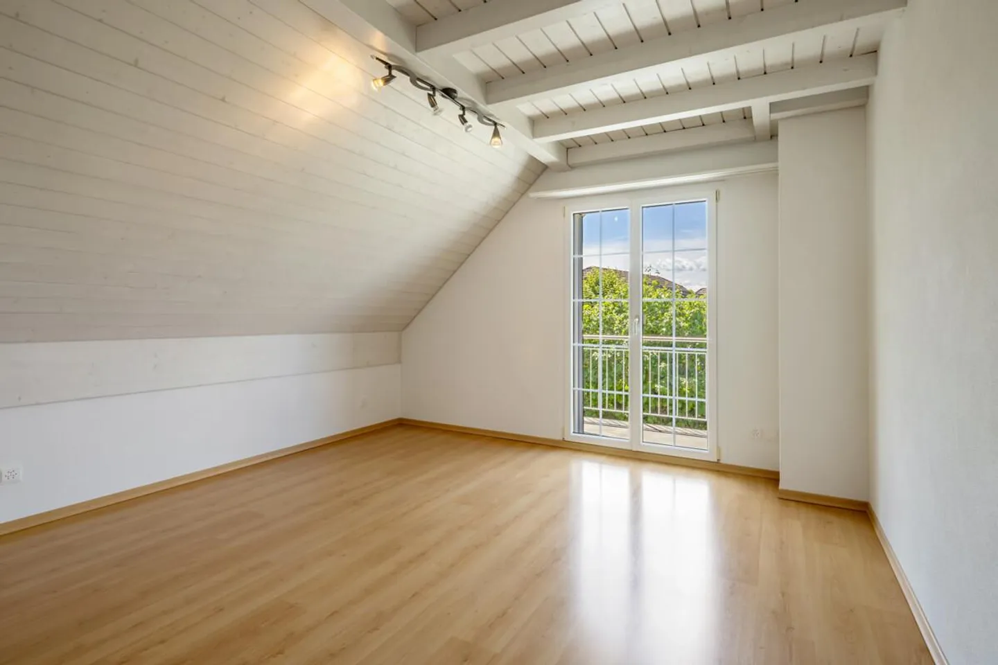 Jonen: Attractive Semi-Detached House with Private Garden - Photo 4 of 5