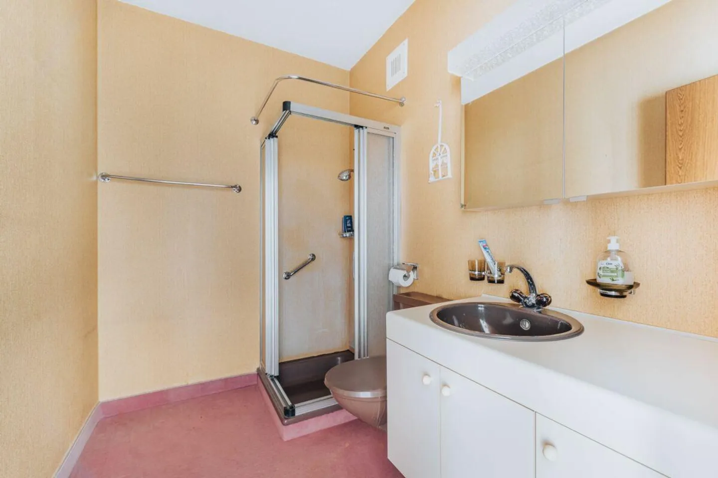 5.5 Room Penthouse Dream with 121 m² above the rooftops in the center of Langenthal! - Photo 11 of 13