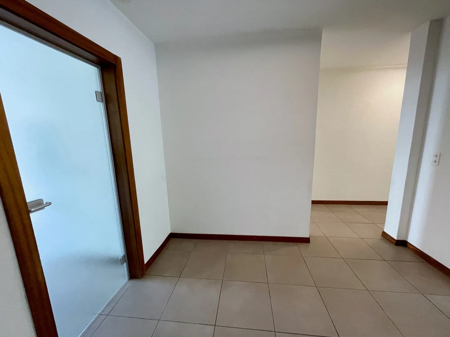 3.5 Room Apartment - Photo 3 of 13