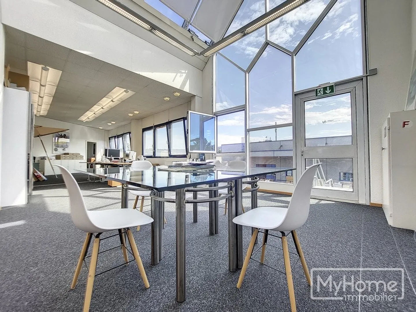 Surface de 141 m2 lumineuse et accueillante proche de Lausanne - Photo 1 sur 6