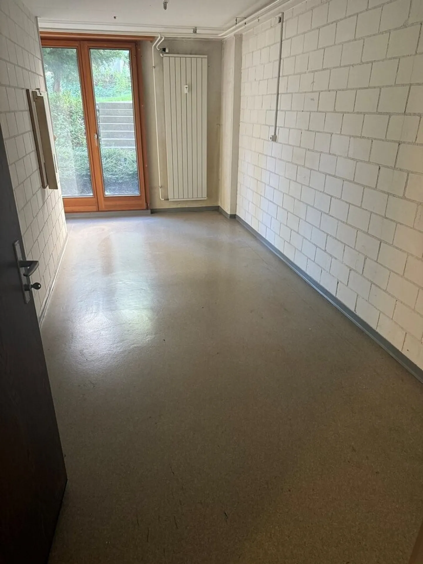 Property for rent - Photo 2 of 2