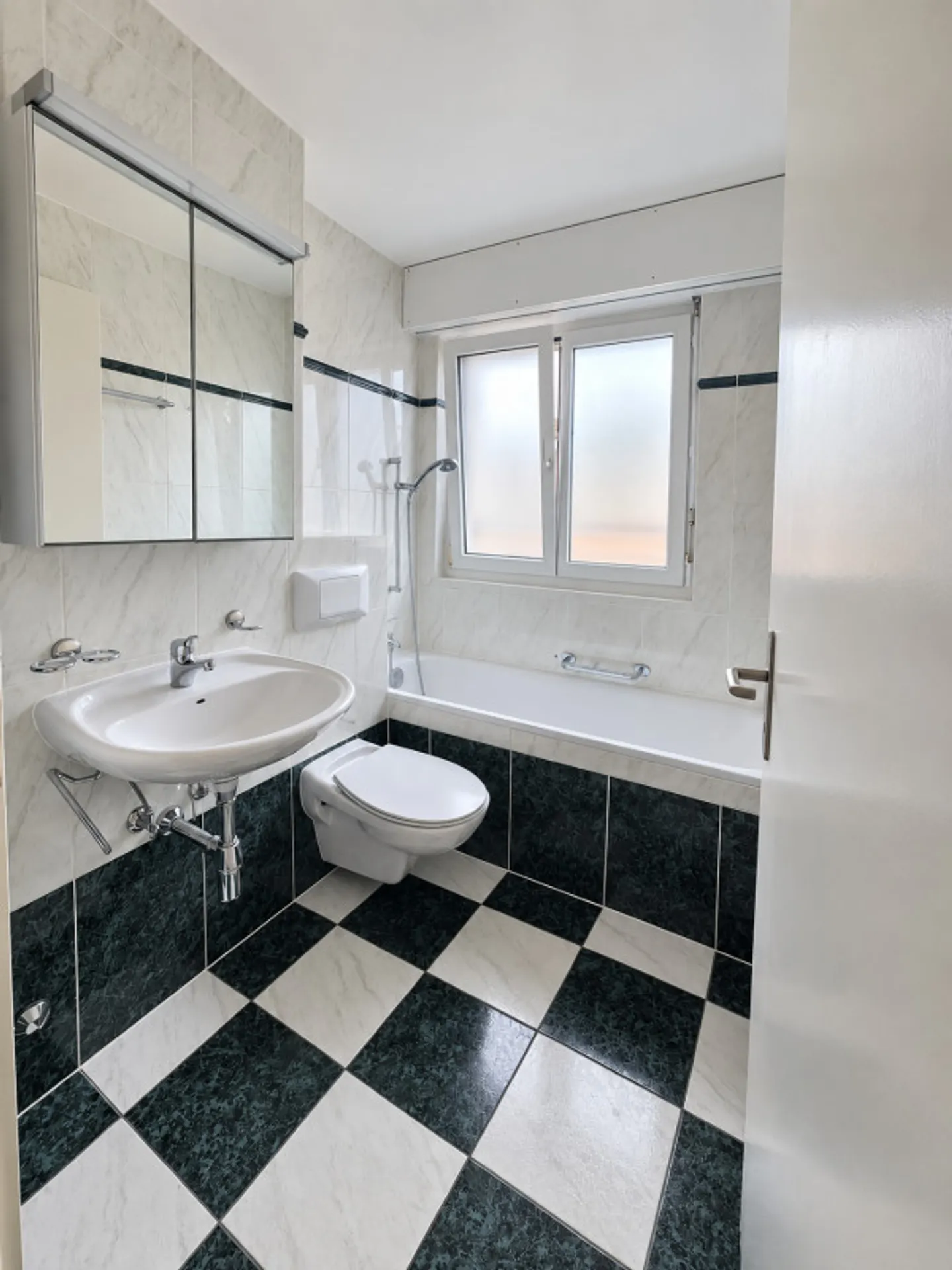 Sublime appartement rénové de 2.5 pièces avec vue sur le Jura  Sous-Gare - Photo 5 of 6