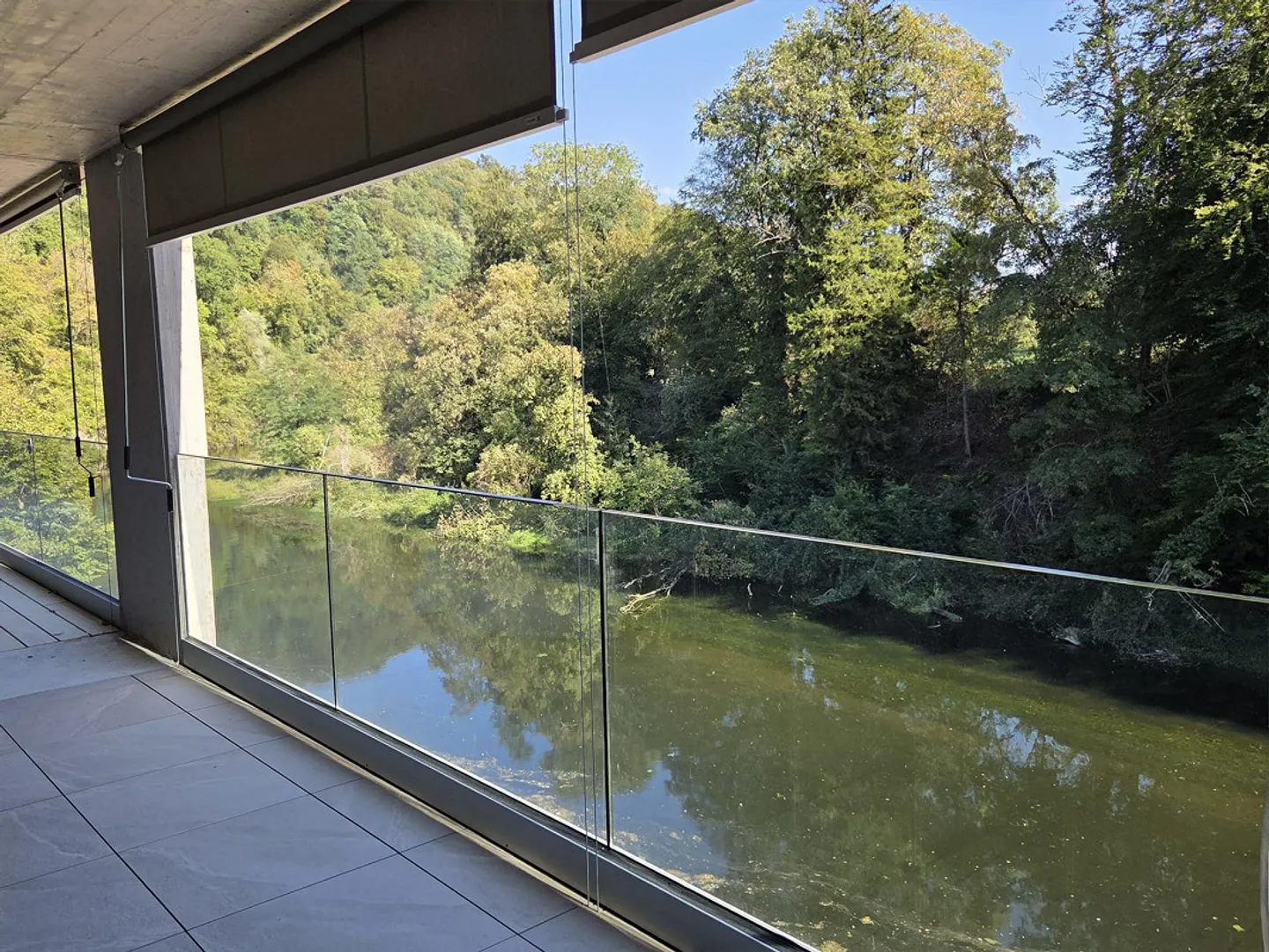 Vivere lungo il fiume: Appartamento nuovo di 2,5 stanze con grande balcone - Foto 1 di 5