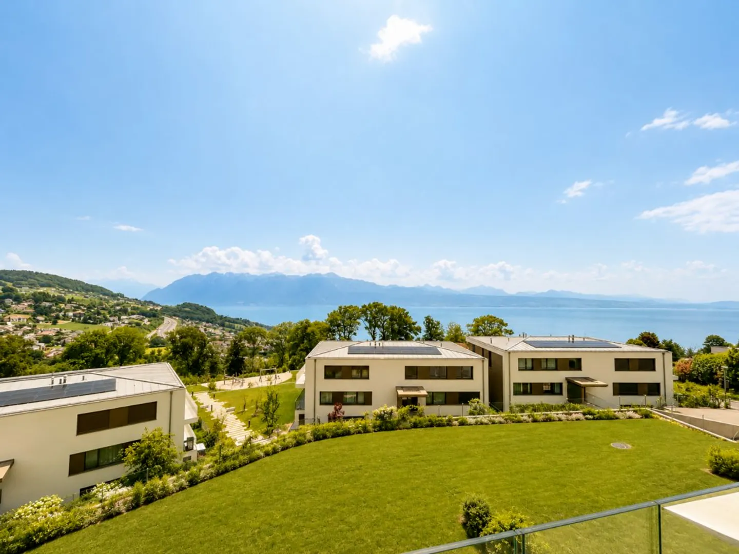 Charming Apartment with Lake View - Photo 1 of 23