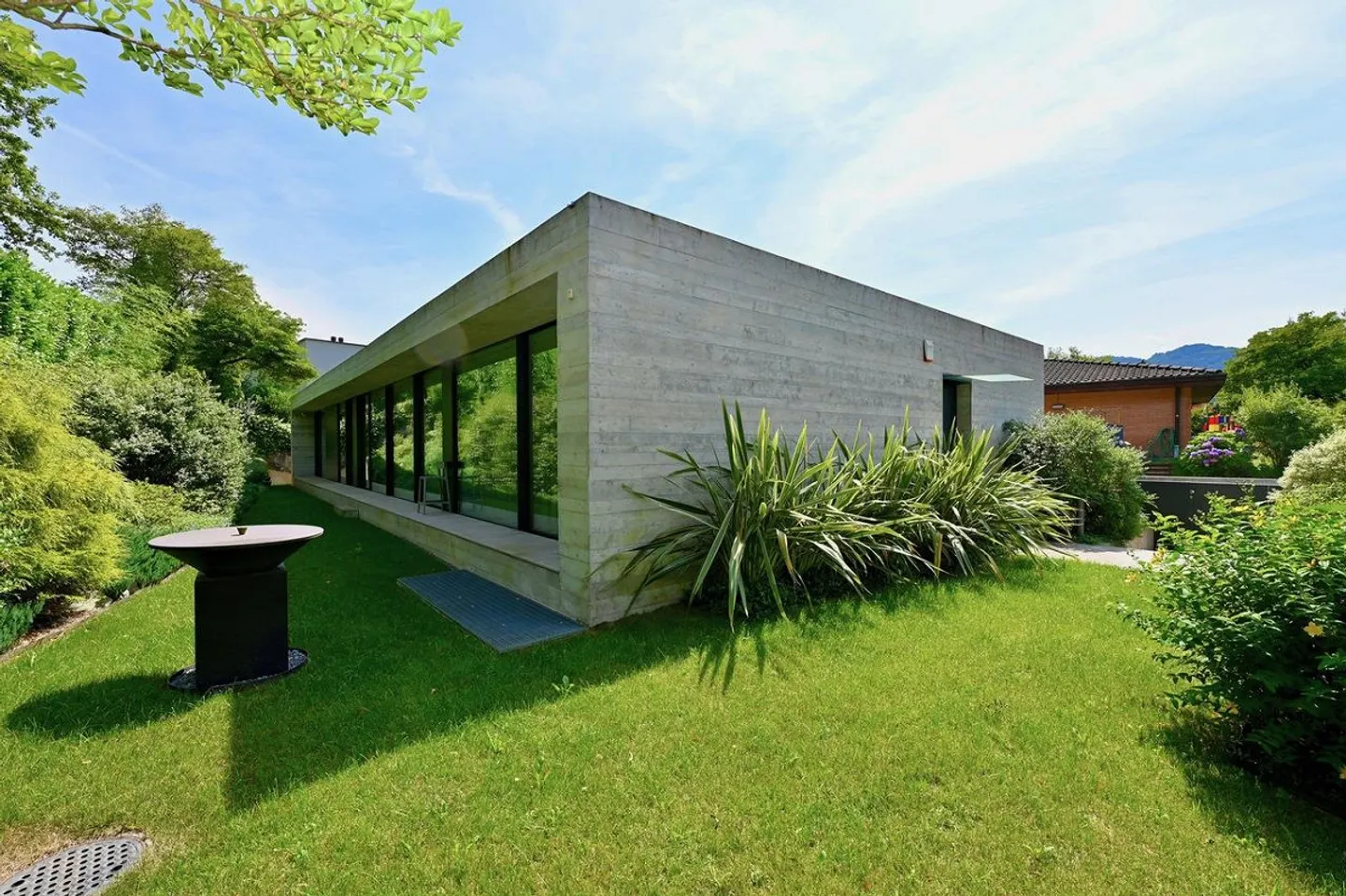 Moderne Luxusvilla - Frieden, Privatsphäre und zeitgenössische Eleganz - Foto 2 von 25