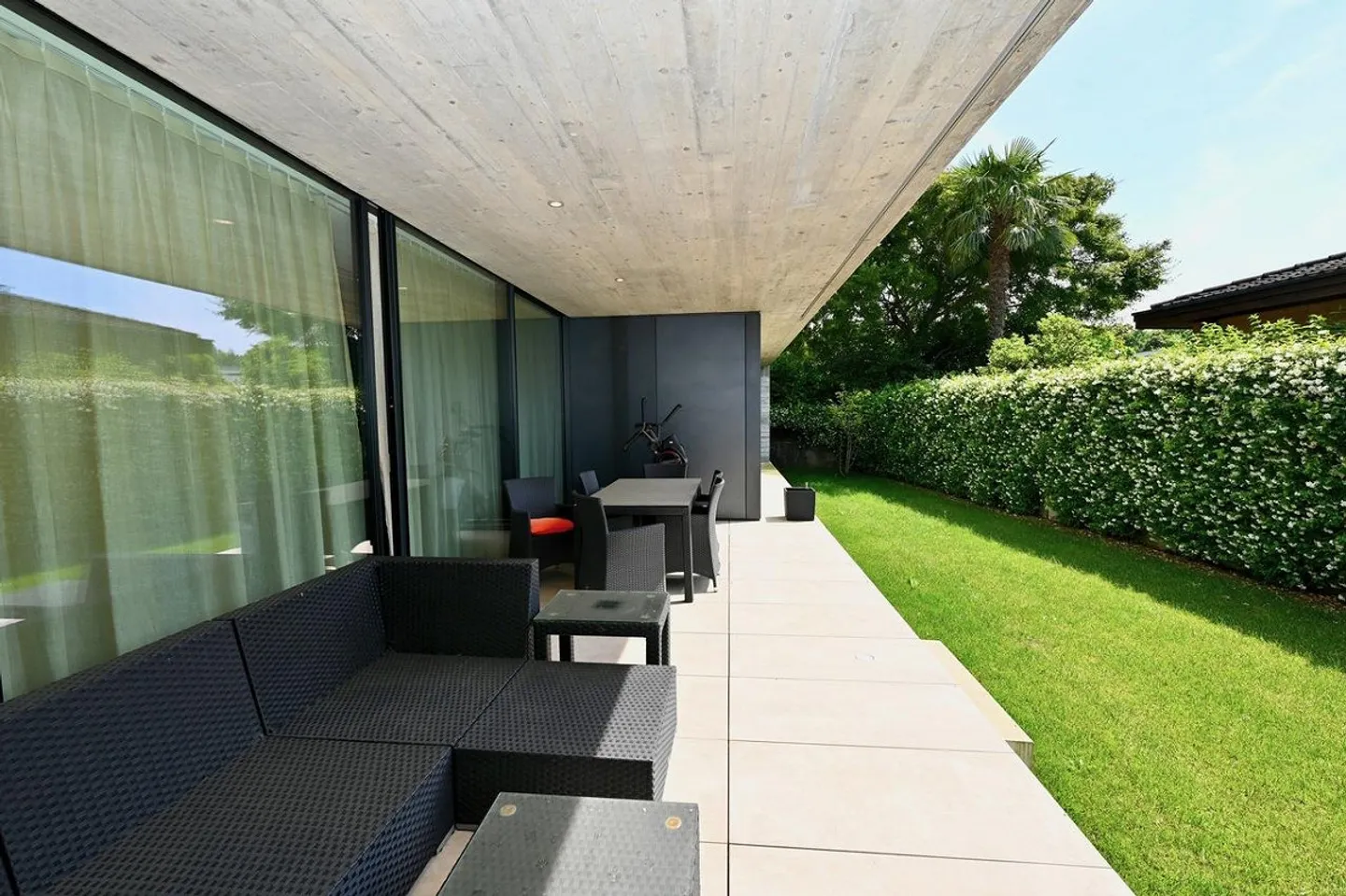 Moderne Luxusvilla - Frieden, Privatsphäre und zeitgenössische Eleganz - Foto 3 von 25