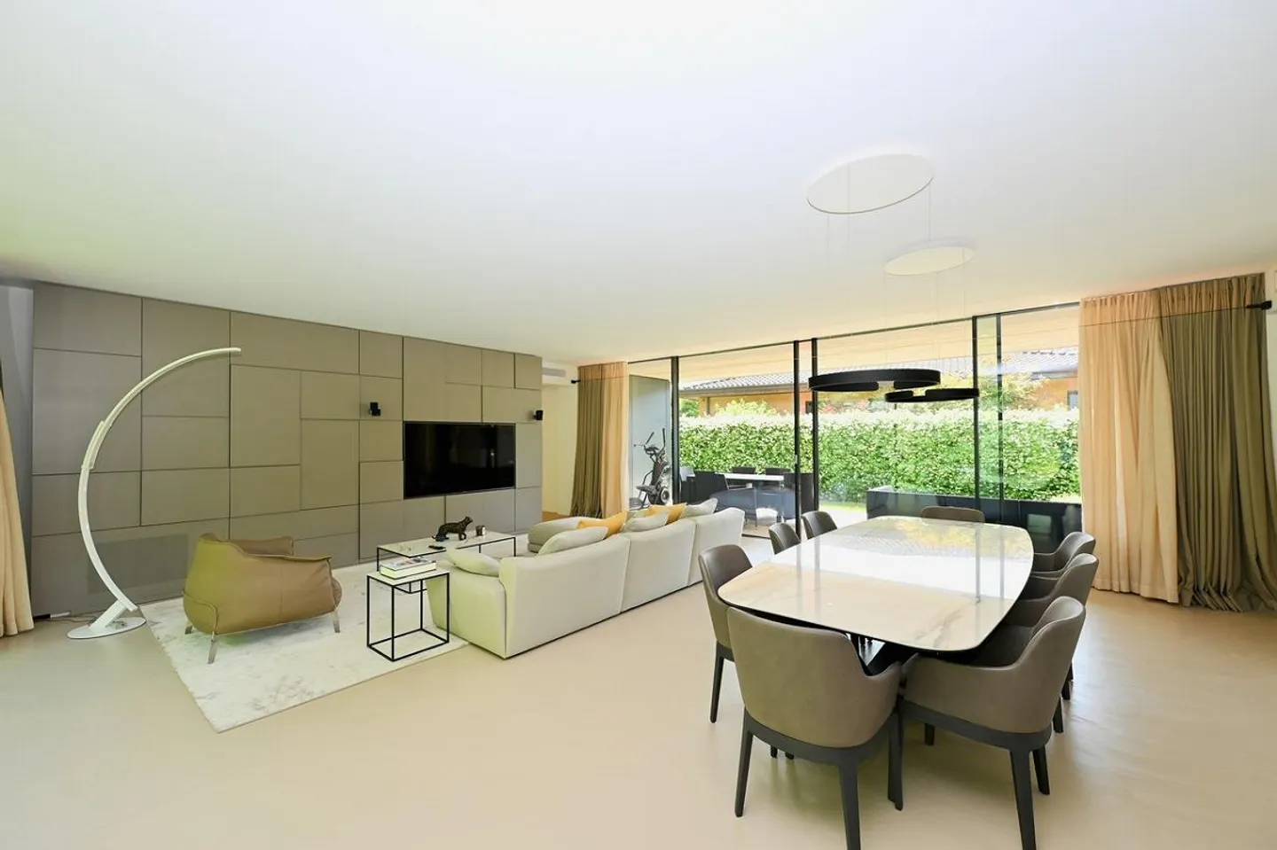 Moderne Luxusvilla - Frieden, Privatsphäre und zeitgenössische Eleganz - Foto 5 von 25