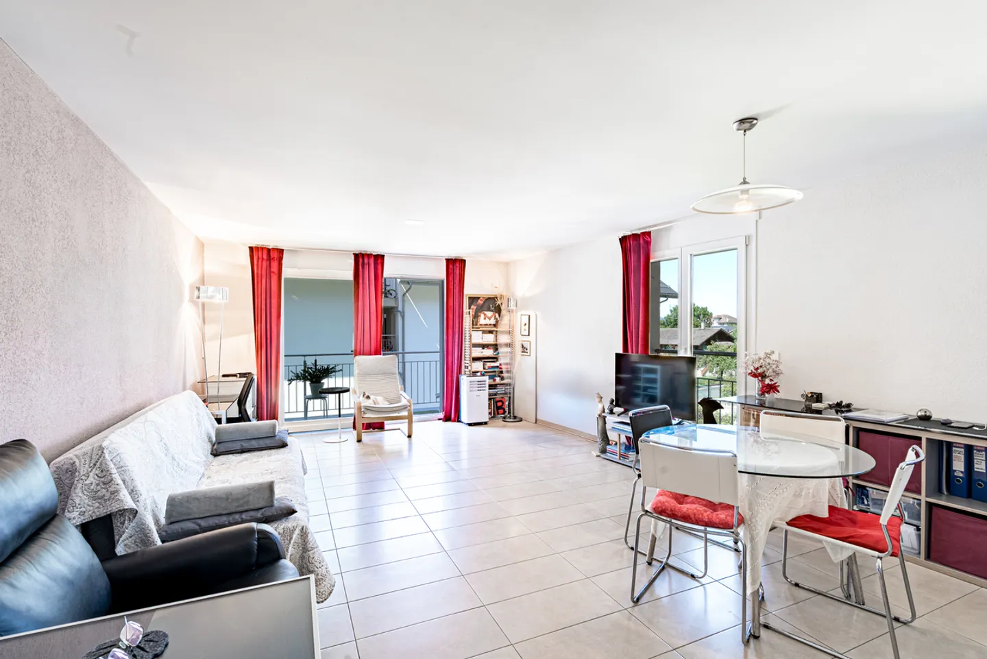 Beautiful 2.5-room apartment with bright private balcony - Photo 4 of 9
