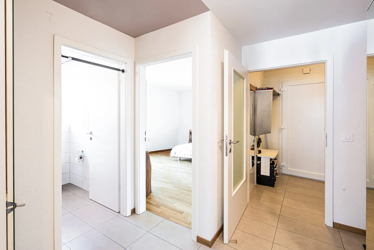 Beautiful 2.5-room apartment with bright private balcony - Photo 7 of 9