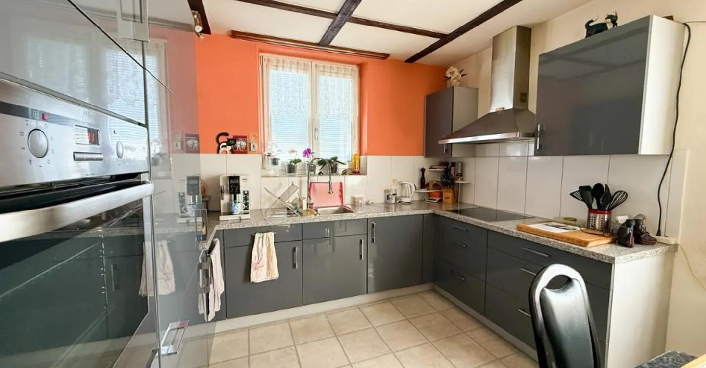 Proprietà di investimento con storia e futuro - Casa plurifamiliare con riserva di terreno a Luterbach - Foto 4 di 13