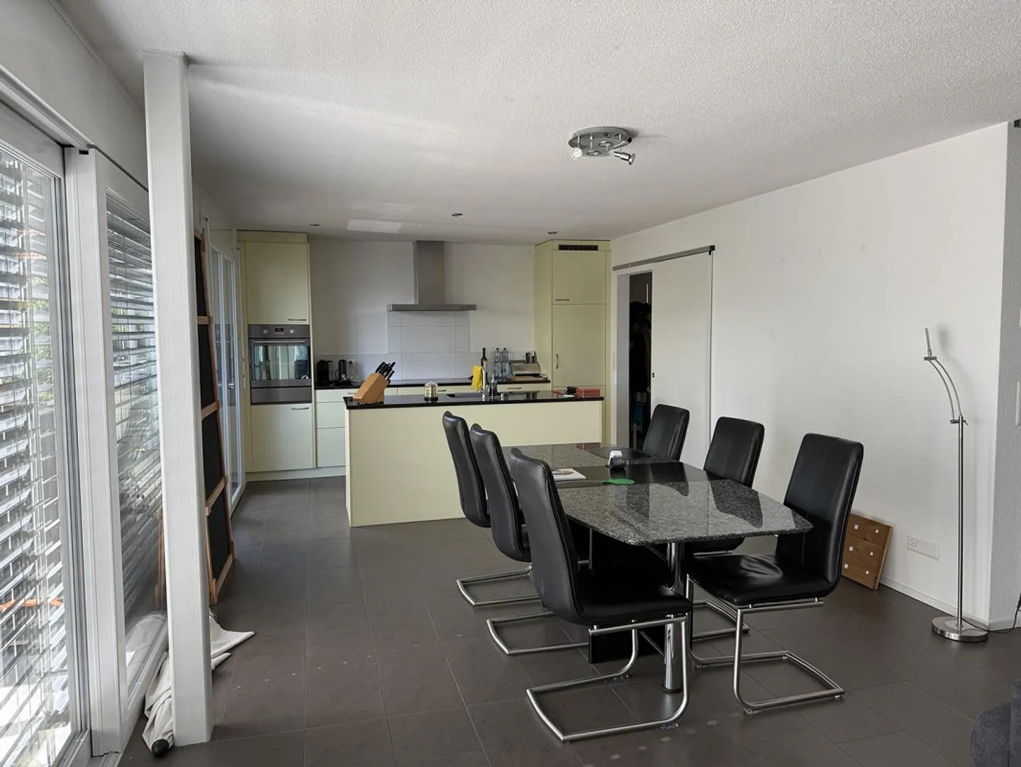Geräumige Wohnung mit Balkon - Foto 3 von 6