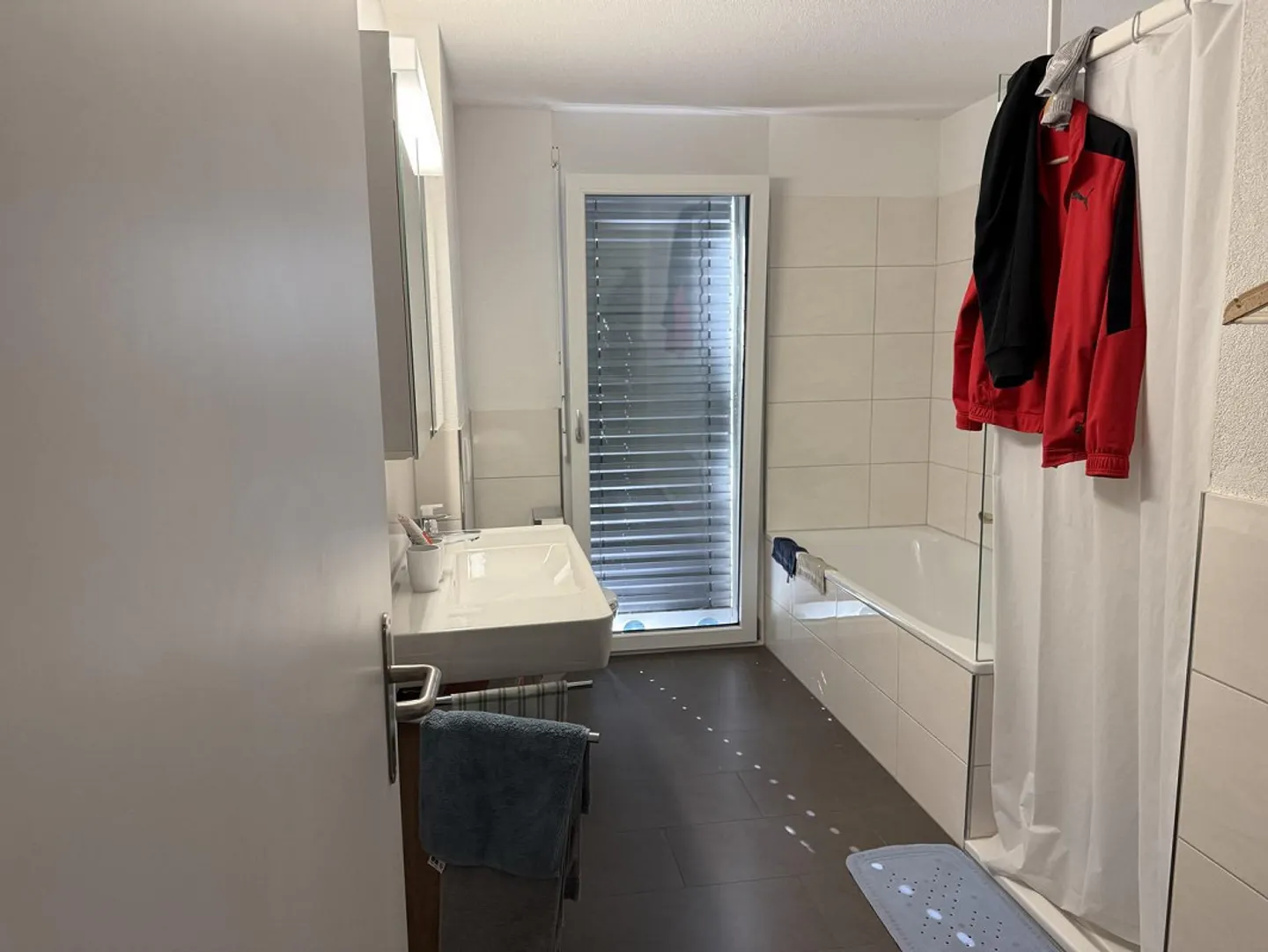 Geräumige Wohnung mit Balkon - Foto 5 von 6