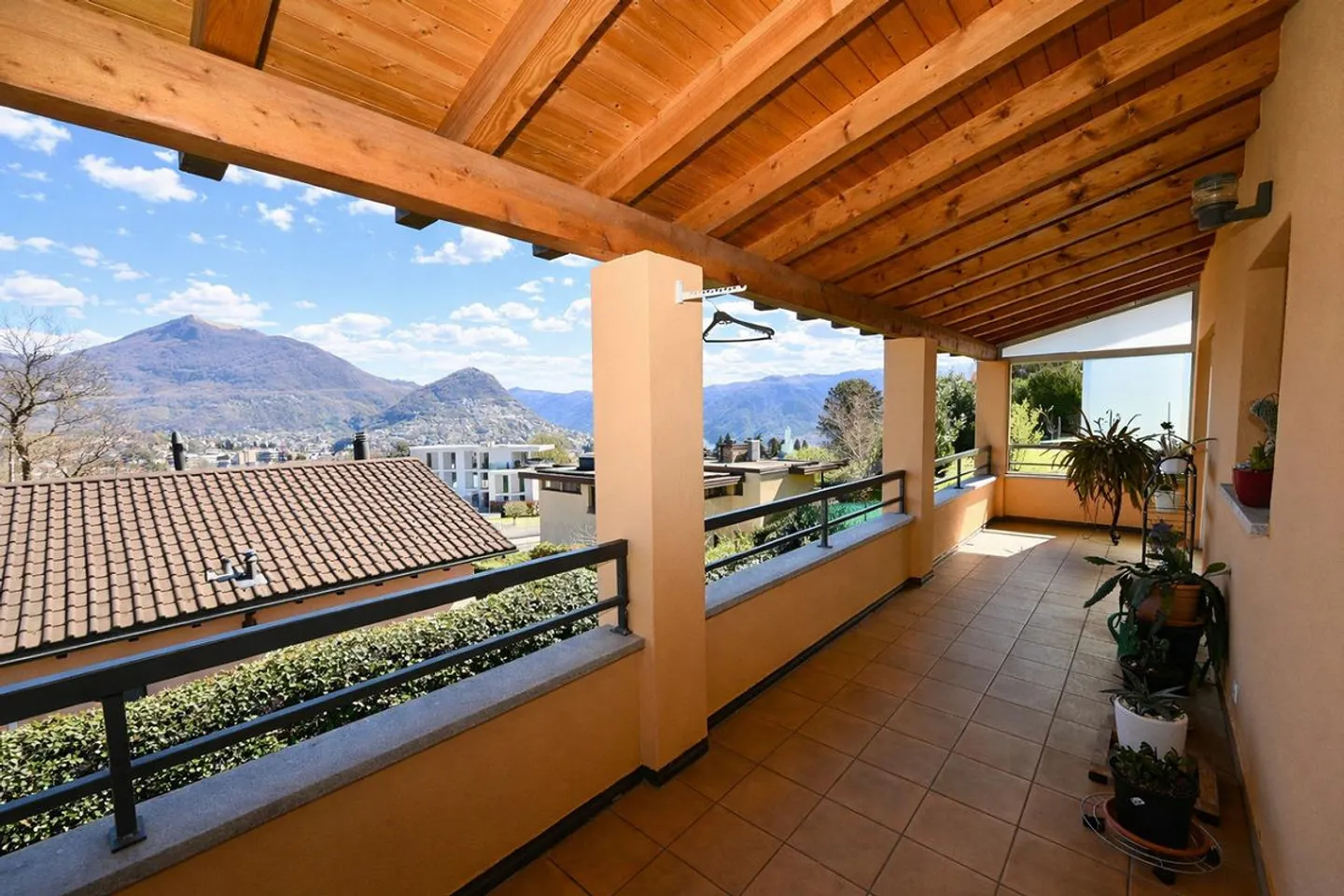 Villa Elegante con Vista Lago - Foto 6 di 27
