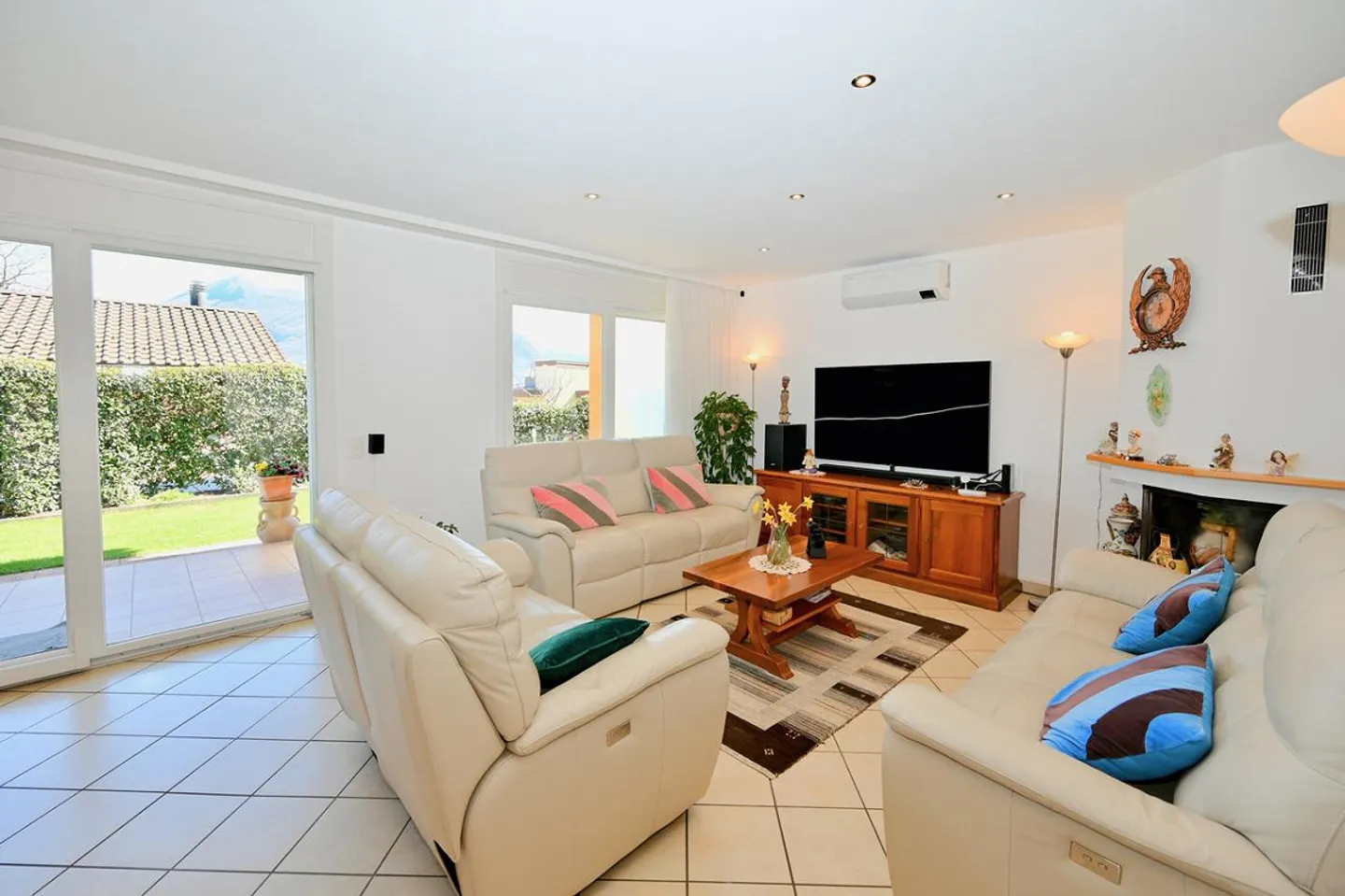 Villa Elegante con Vista Lago - Foto 7 di 27