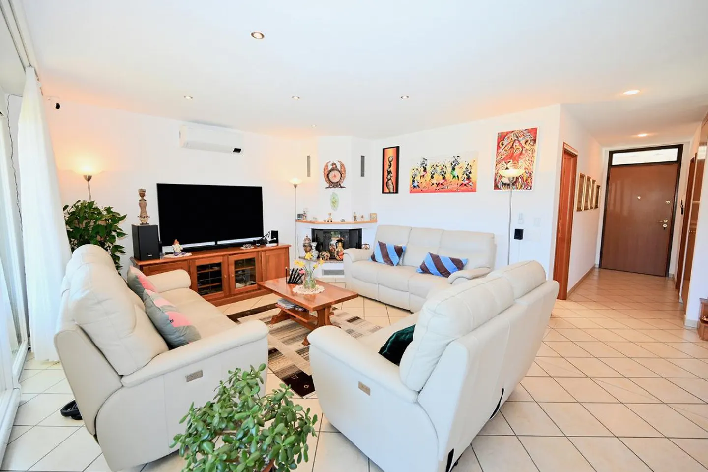 Villa Elegante con Vista Lago - Foto 8 di 27