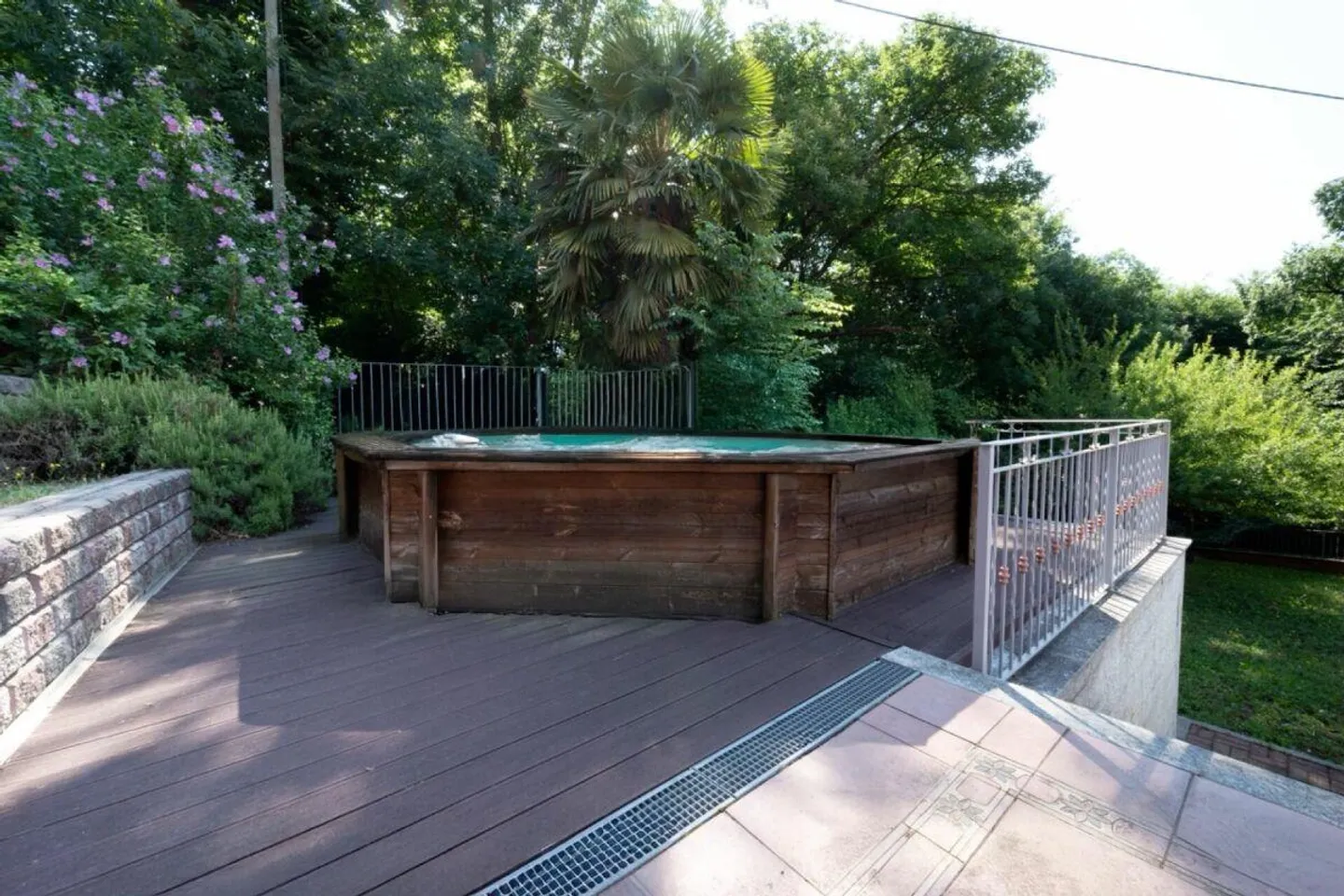 House with large garden and guest apartment - Photo 8 of 14